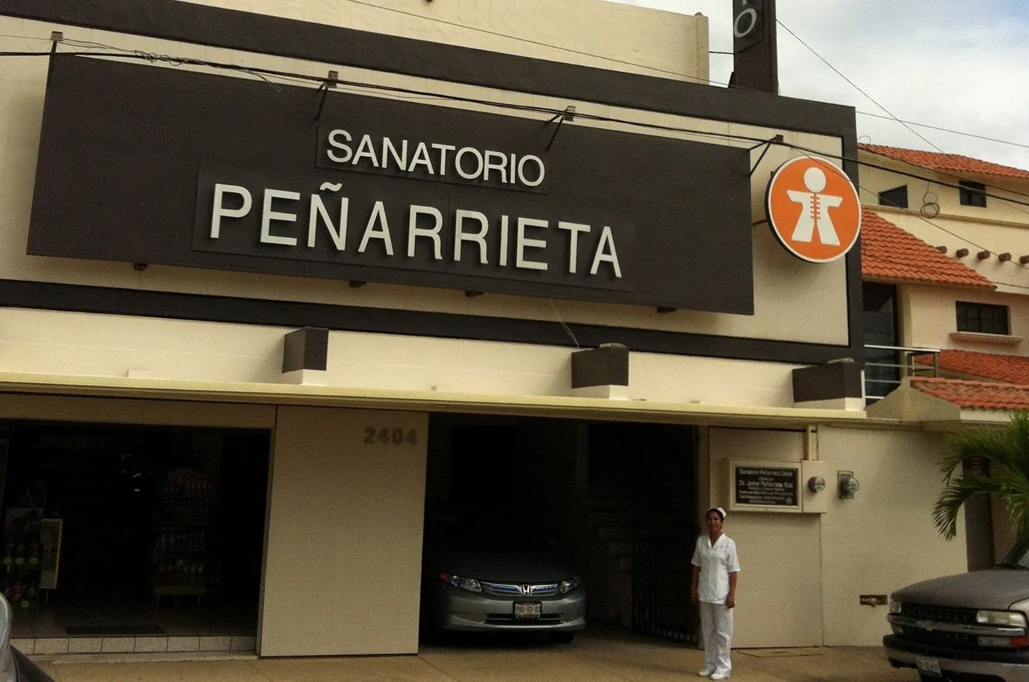 Entrada del Sanatorio Peñarrieta